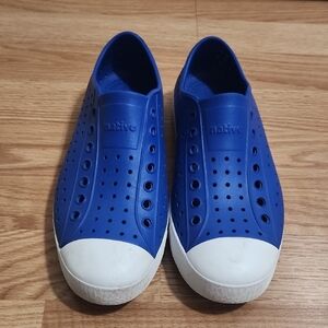 Native Jefferson Sugarlite™ Blue Slip-On Shoes with White Soles